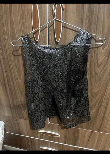 Lottusse Siyah Dantel Detaylı Kolsuz Mini Bluz