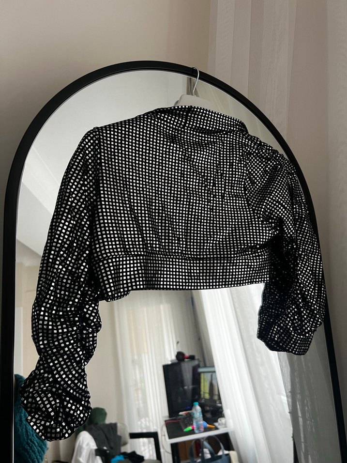 Parlak Desenli Siyah Uzun Kollu Bolero - Görsel 4