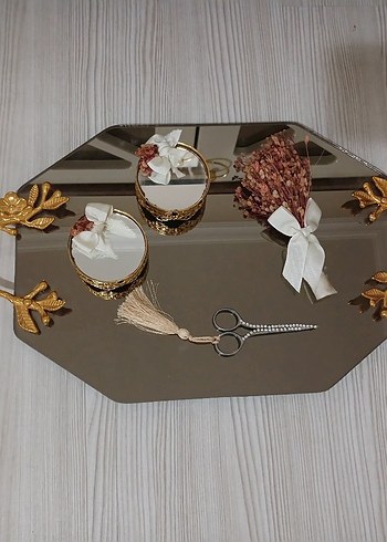  Beden söz tepsi ve kahve fincanı