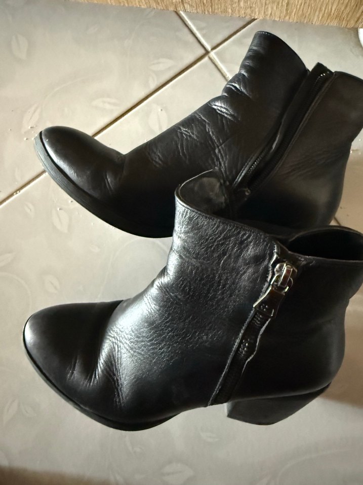 Tokalı Siyah Deri Kadın Biker Bot - Görsel 3