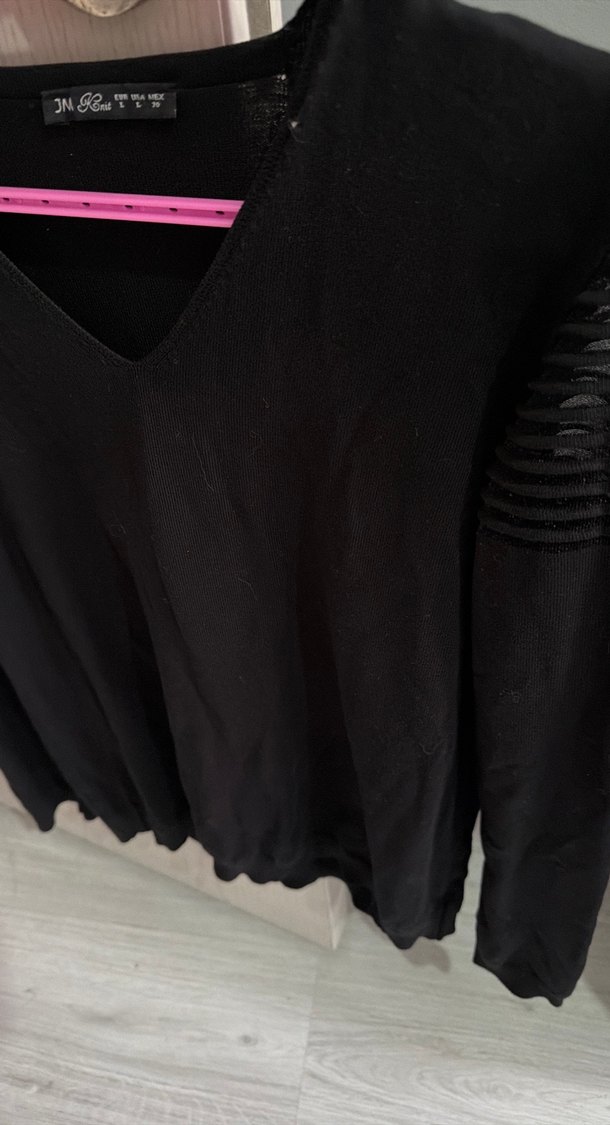 Siyah V Yaka Pilili Uzun Kollu Kadın Kazak - Görsel 3