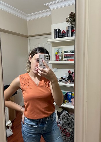 V Yaka Turuncu Crop Top - Görsel 2