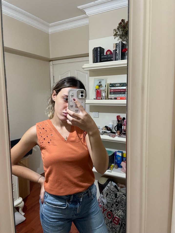 V Yaka Turuncu Crop Top - Görsel 2