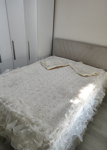 Nakışlı Kırık Beyaz  Yatak Örtüsü - Görsel 2