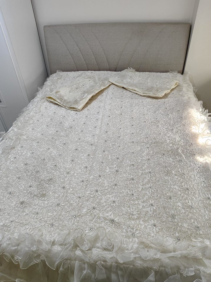 Nakışlı Kırık Beyaz  Yatak Örtüsü - Görsel 3