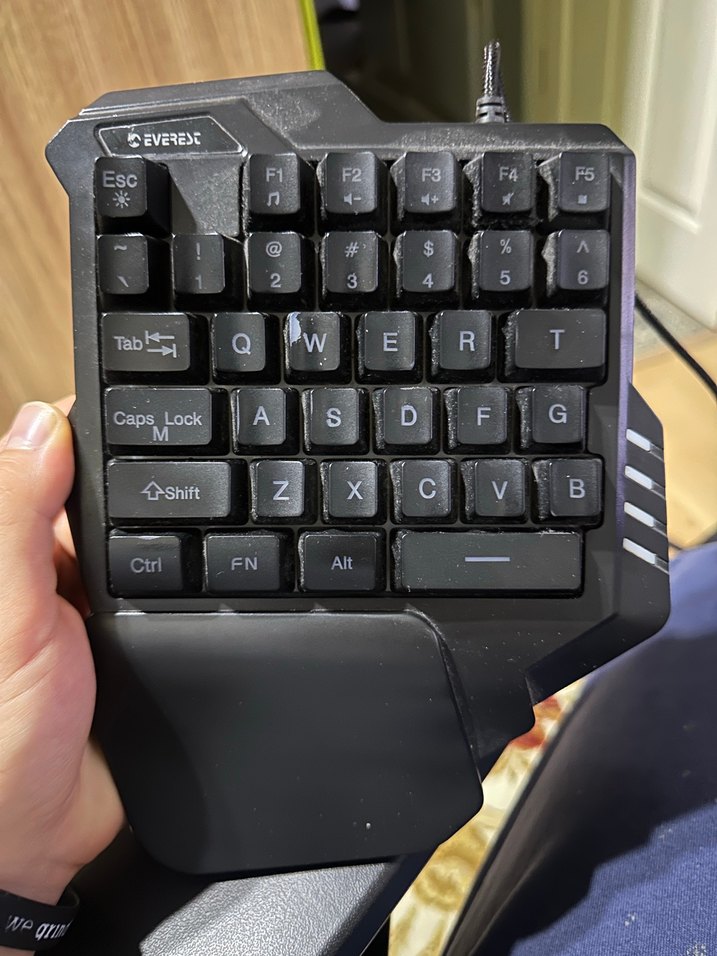 Renkli Işıklı Tek El Klavye - Görsel 3