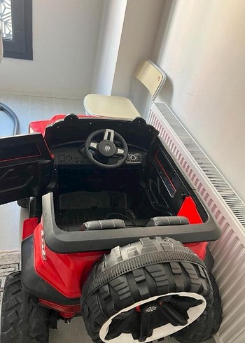 Diğer Kırmızı Akülü Jeep