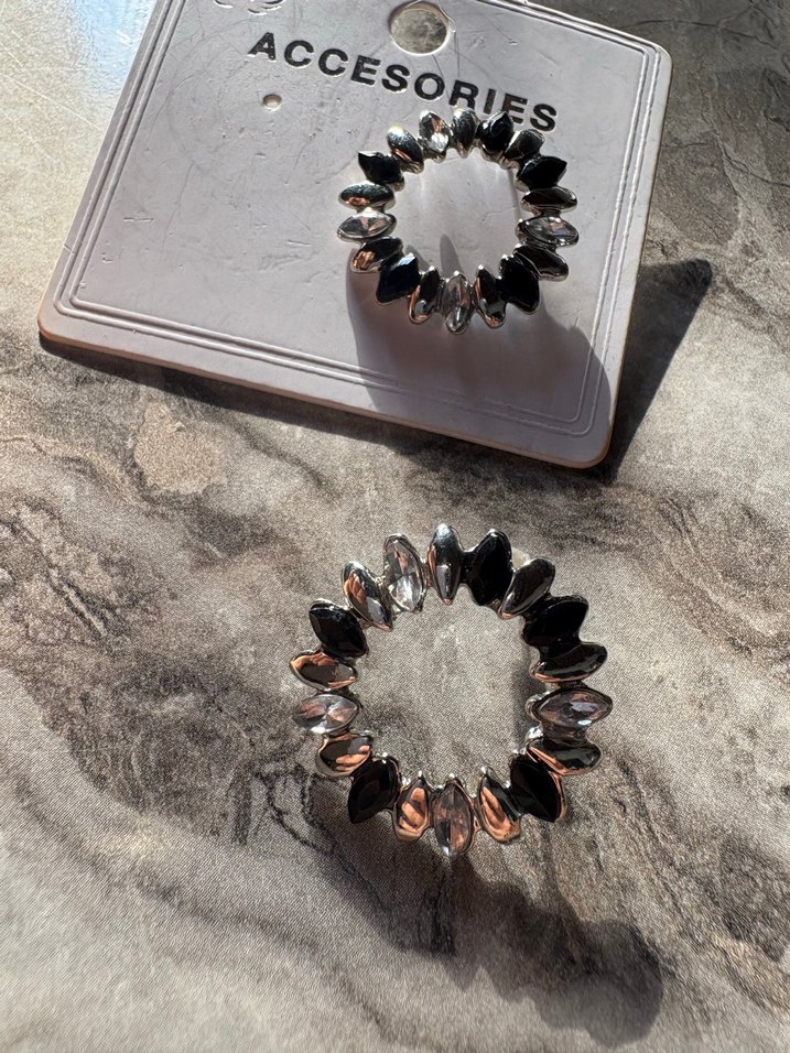 Gri Mini Simli Kadın Küpe - Görsel 2