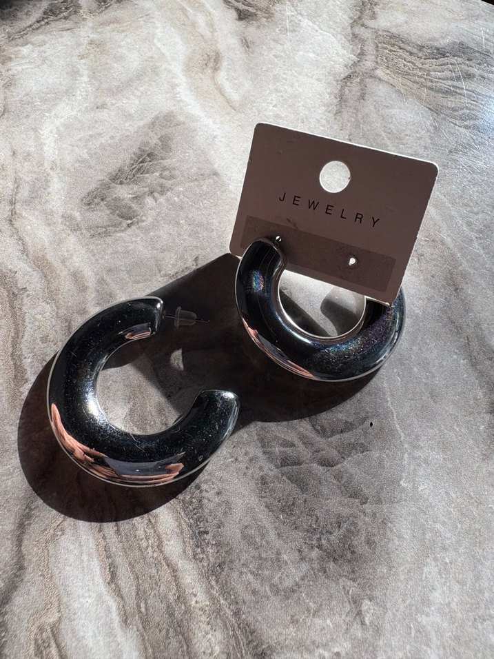 Gri Mini Tokalı Kadın Küpe - Görsel 2