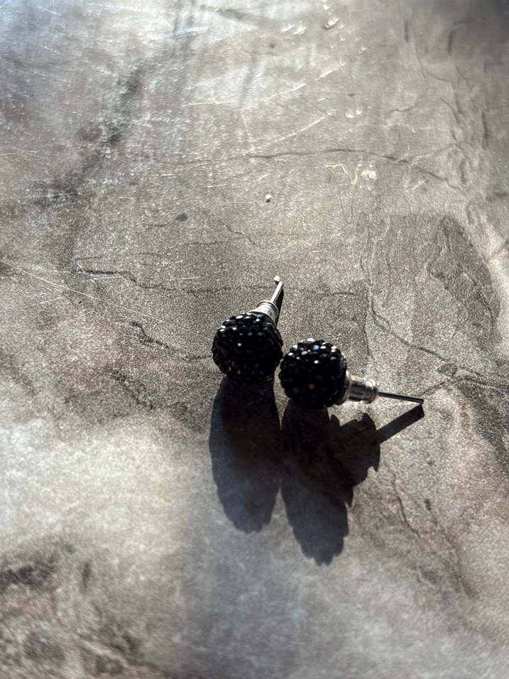 Siyah Boncuklu Mini Leopar Küpe - Görsel 2