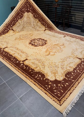 Klasik Desenli Bej Halı