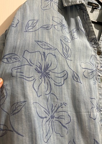 m Beden Düğmeli Çiçek Desenli Kısa Kollu Denim Gömlek