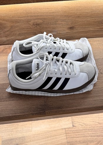 38 Beden beyaz Renk Adidas VI Court Base Spor Ayakkabı