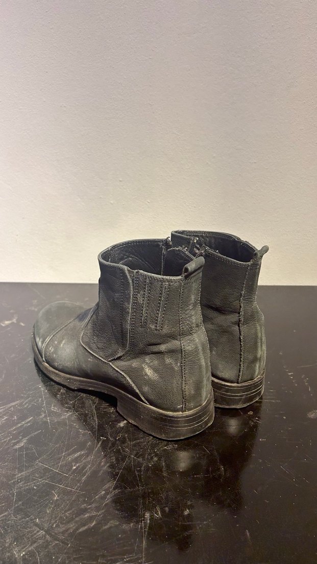 Siyah hotiç erkek bot - Görsel 2