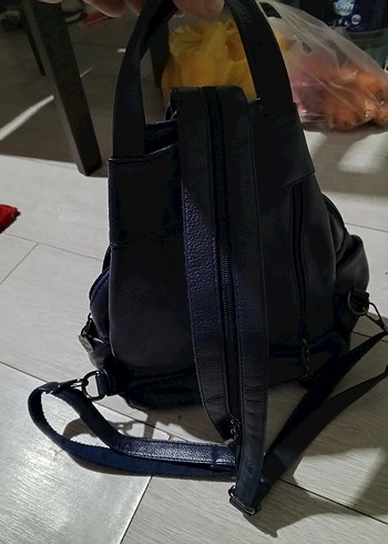 Kilit Tokalı Lacivert Deri Kadın Sırt Çantası - Görsel 8