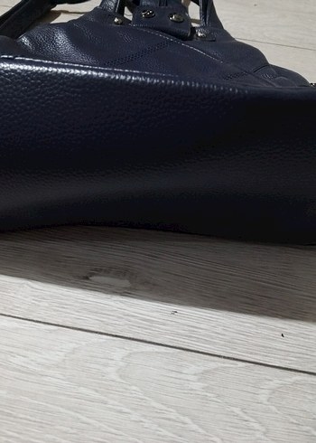 Kilit Tokalı Lacivert Deri Kadın Sırt Çantası - Görsel 2