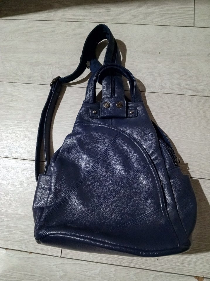 Kilit Tokalı Lacivert Deri Kadın Sırt Çantası - Görsel 3