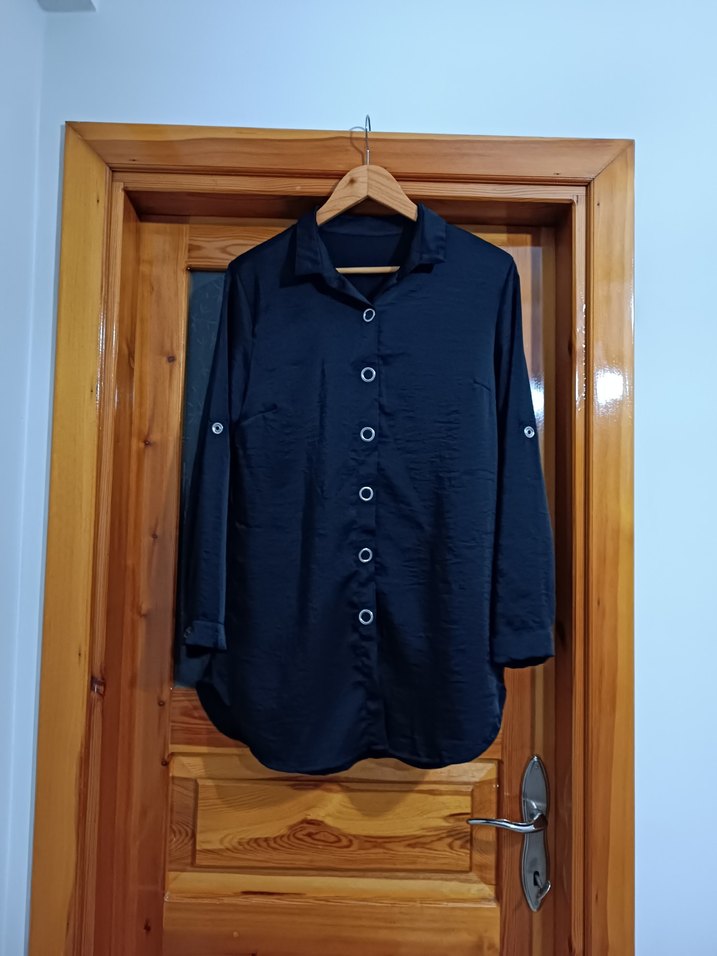 Siyah Uzun Kollu Düğmeli Salaş Kadın Gömlek - Görsel 2