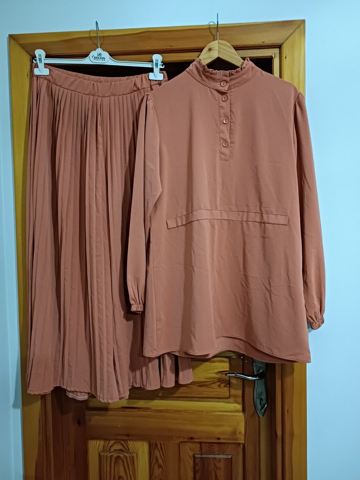 Düğmeli Yüksek Yakalı Midi Kadın Tunik - Görsel 3