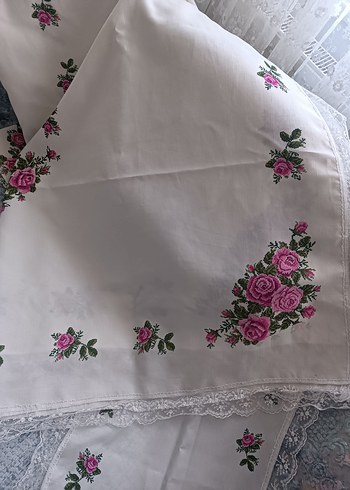 Nakışlı Beyaz Gri Masa Örtüsü - Görsel 2