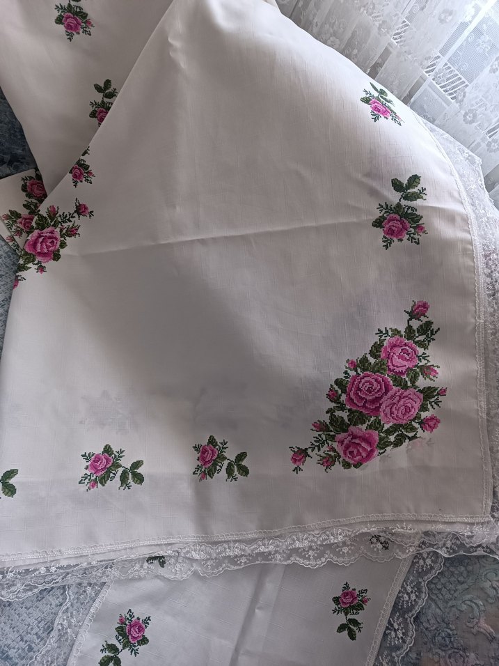 Nakışlı Beyaz Gri Masa Örtüsü - Görsel 2