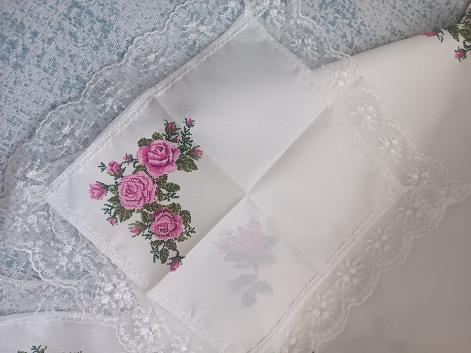 Nakışlı Beyaz Gri Masa Örtüsü - Görsel 3
