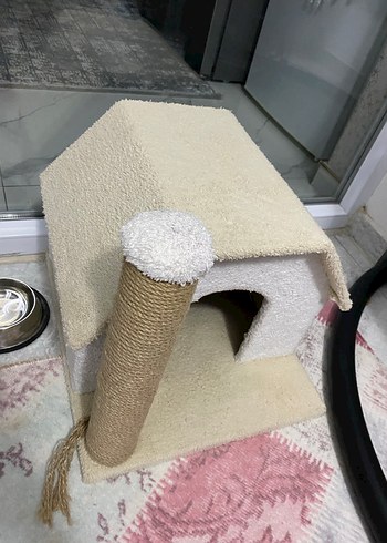 Beyaz Kedi Evi ve Tırmalama Direği - Görsel 3