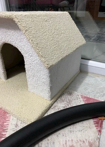 Beyaz Kedi Evi ve Tırmalama Direği - Görsel 5