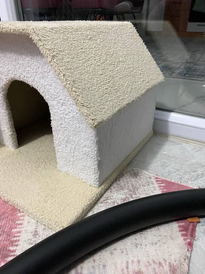 Beyaz Kedi Evi ve Tırmalama Direği - Görsel 5