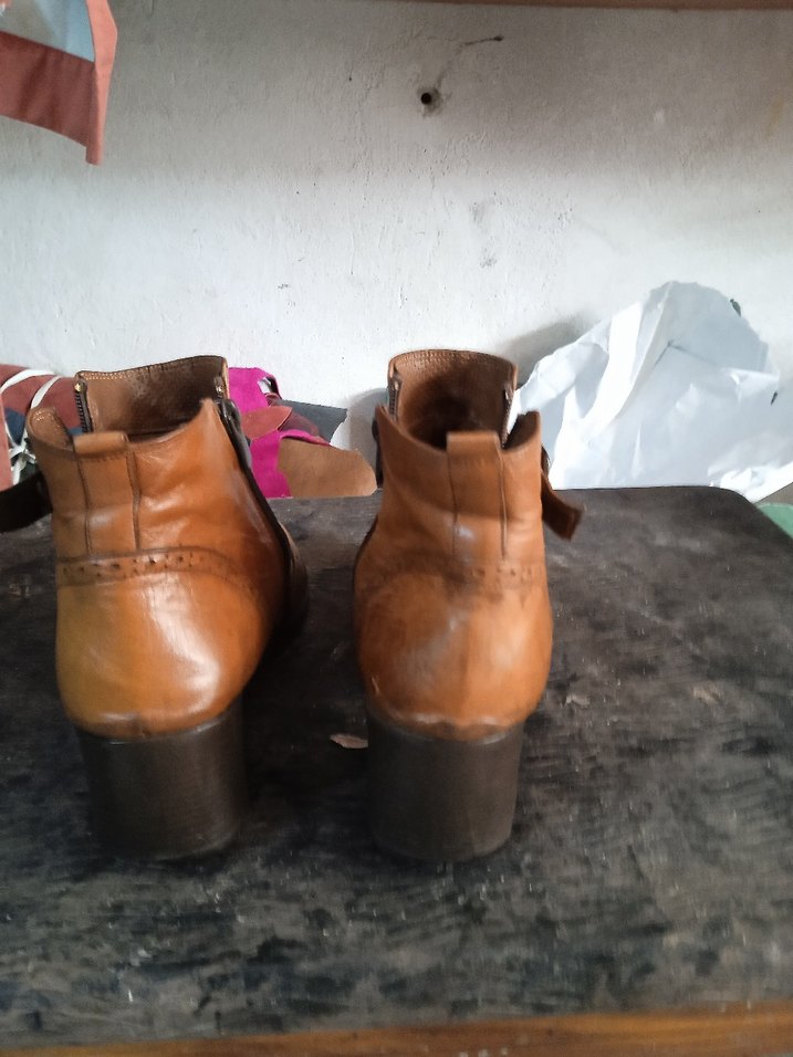 Kahverengi Deri Tokalı Kadın Botları - Görsel 4