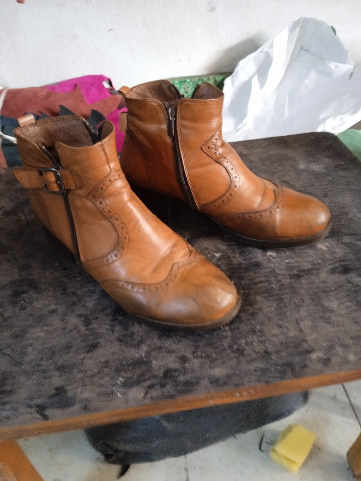 Kahverengi Deri Tokalı Kadın Botları - Görsel 2