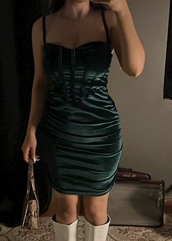 Drapeli Yeşil Kadife Kısa Midi Mini Elbise - Görsel 4