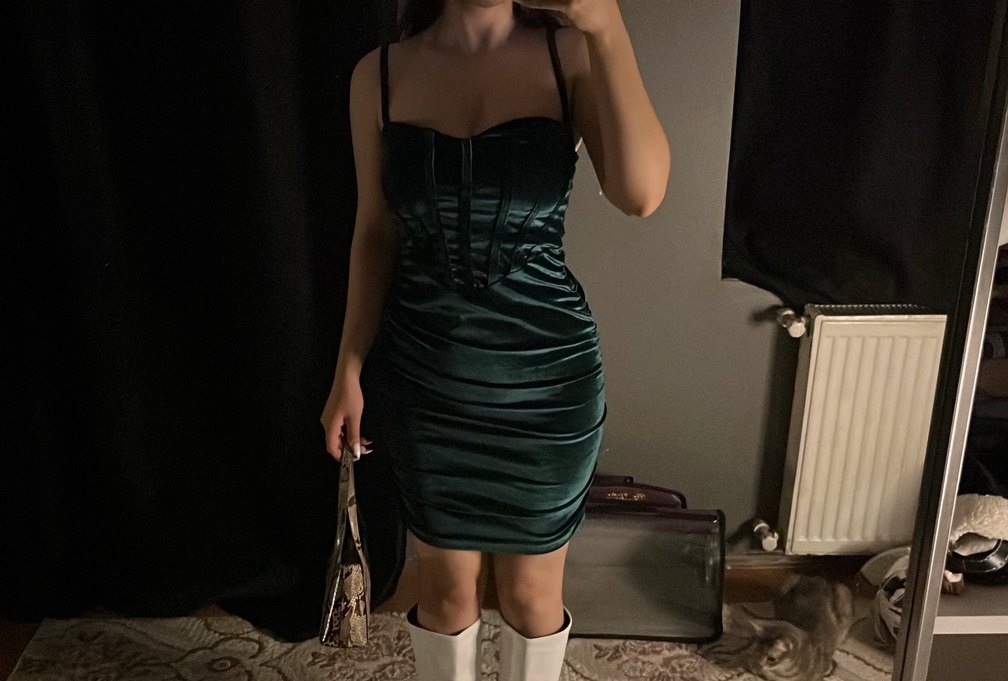 Drapeli Yeşil Kadife Kısa Midi Mini Elbise - Görsel 4