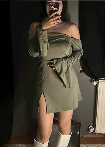 Haki Omzu Açık Yırtmaçlı Kısa Elbise - Görsel 3