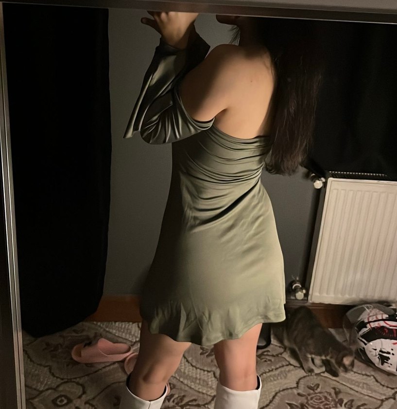 Haki Omzu Açık Yırtmaçlı Kısa Elbise - Görsel 2