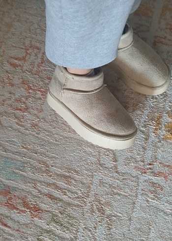 Bej Süet Kürklü Günlük Kadın Bot - Görsel 3