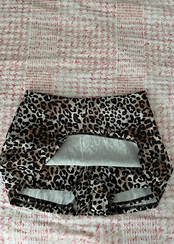38 Beden Saten Leopar Desenli Kadın Mini Şort Etek