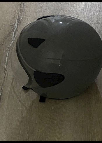 Gri Minimalist Motosiklet Kaskı - Görsel 2