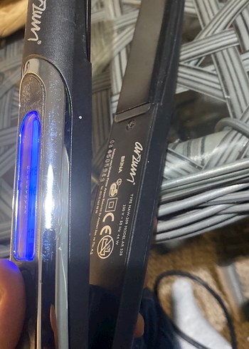 Siyah Dijital Ekranlı Saç Düzleştirici - Görsel 2