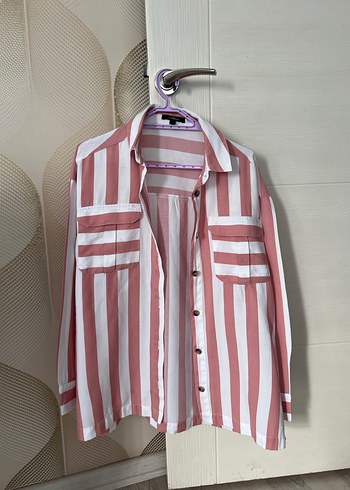Düğmeli Pembe Çizgili Kadın Gömlek - Görsel 2