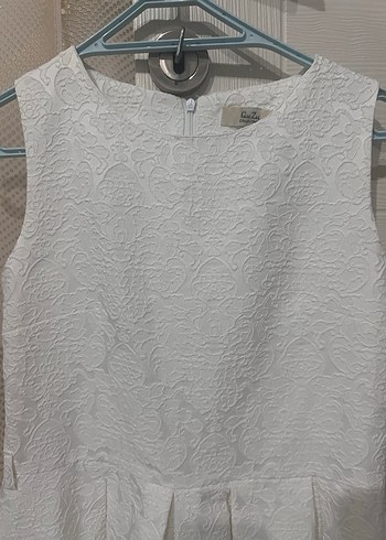 Kadın Beyaz Kolsuz Kendinden Desenli Elbise - Görsel 3