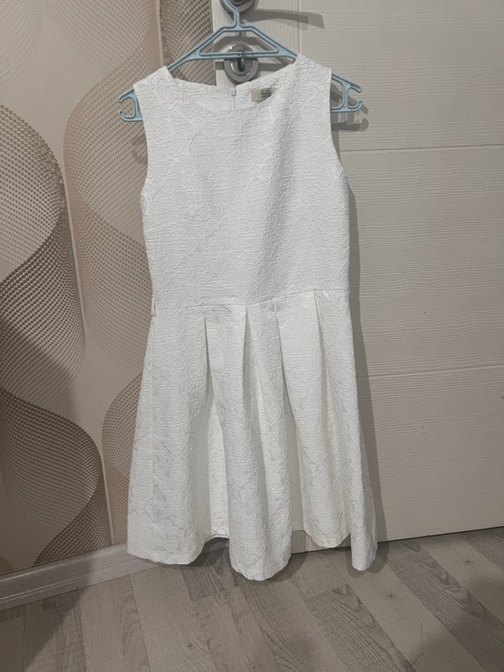 Kadın Beyaz Kolsuz Kendinden Desenli Elbise - Görsel 2