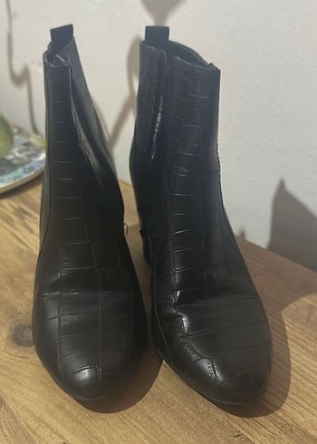 37 Beden siyah Renk Siyah Deri Yılan Desenli Topuklu Bot
