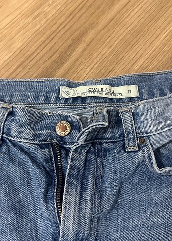 38 Beden Yırtık Detaylı Mavi Kadın Denim Şort