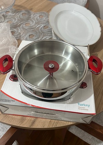Diğer Kırmızı Kulplu Cam Kapaklı Tencere