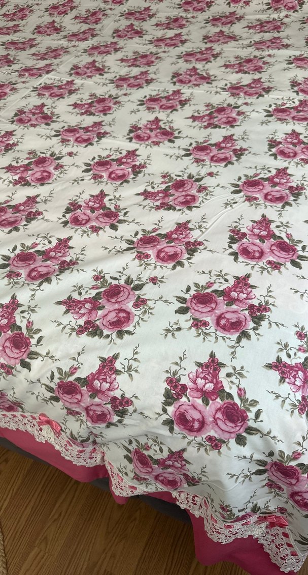 Pembe Çiçek Desenli Gri Başlıklı Yatak Örtüsü - Görsel 3