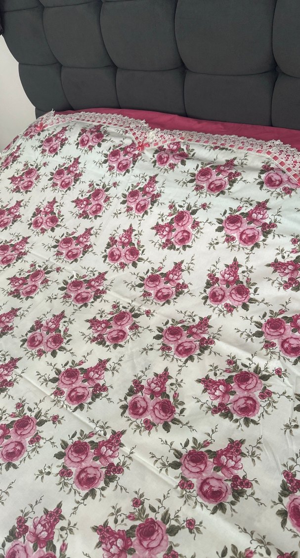 Pembe Çiçek Desenli Gri Başlıklı Yatak Örtüsü - Görsel 5