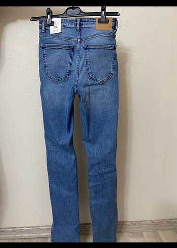 34 Beden Zara Yırtık Detaylı Mavi Slim Fit Kadın Kot Pantolon