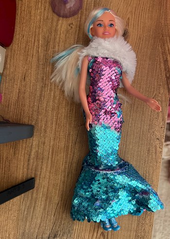 Parlak Çok Renkli Elbiseli Bebek - Görsel 3