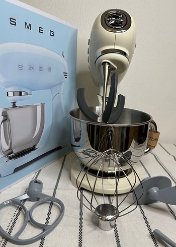 Beden Renk Smeg Krem Renk Hamur Yoğurma Makinesi